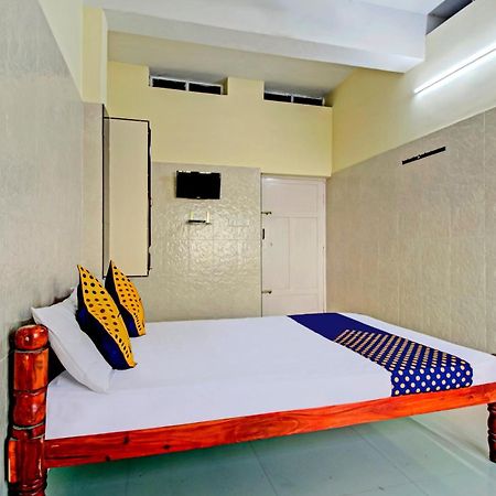 Spot On J P Tourist Home Kollam Buitenkant foto
