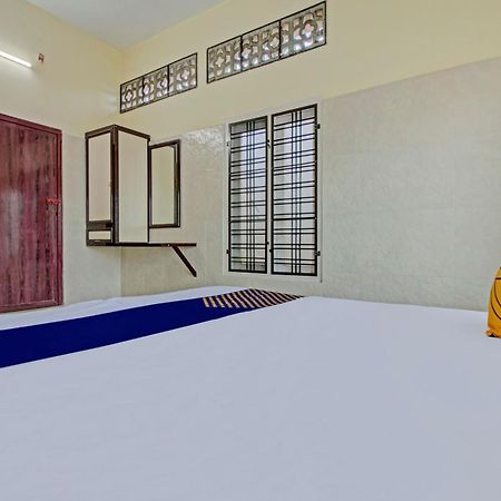 Spot On J P Tourist Home Kollam Buitenkant foto